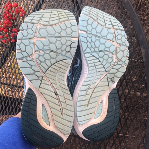 New Balance Women's Teal Running Shoes - Picture 5 of 8